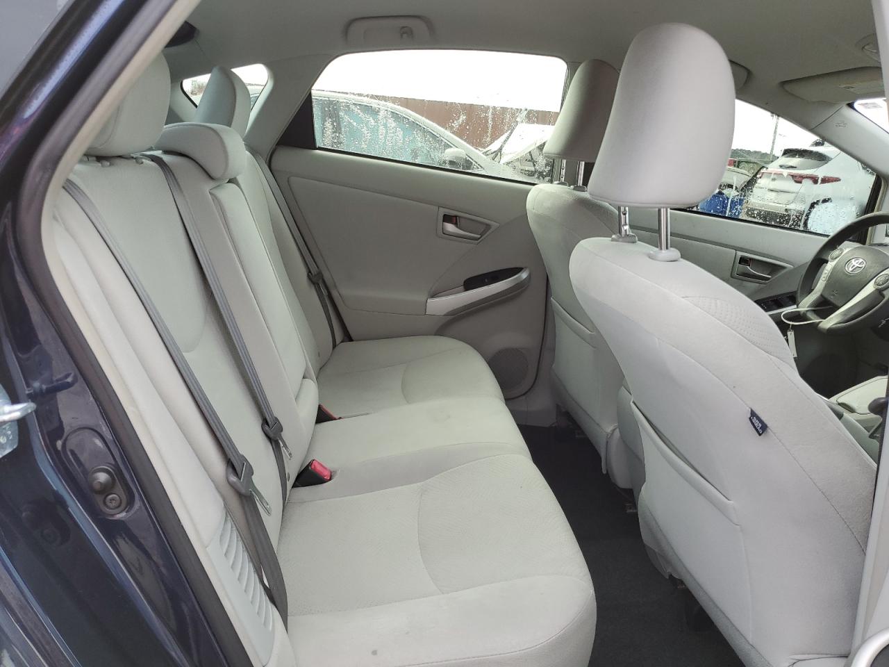 2015 Toyota Prius - Image 10