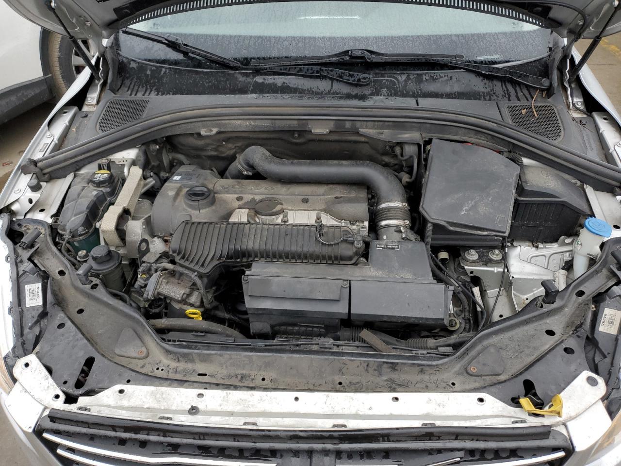 2016 Volvo XC60 - Image 12
