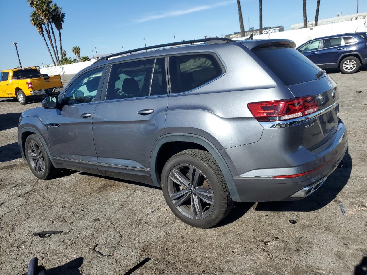 2021 Volkswagen Atlas - Image 2
