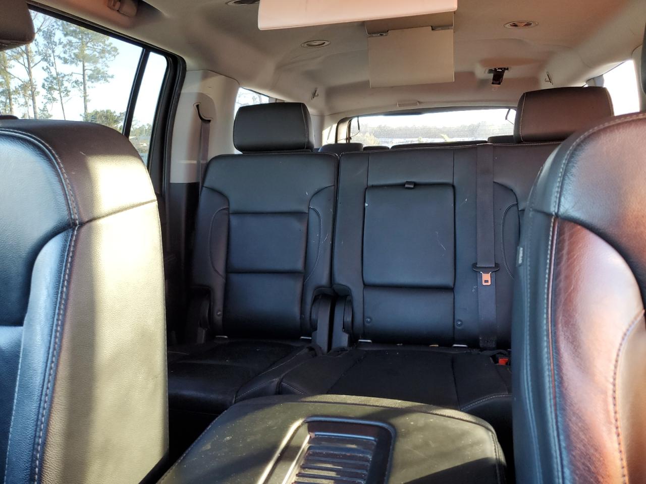 2016 Chevrolet Suburban - Image 10