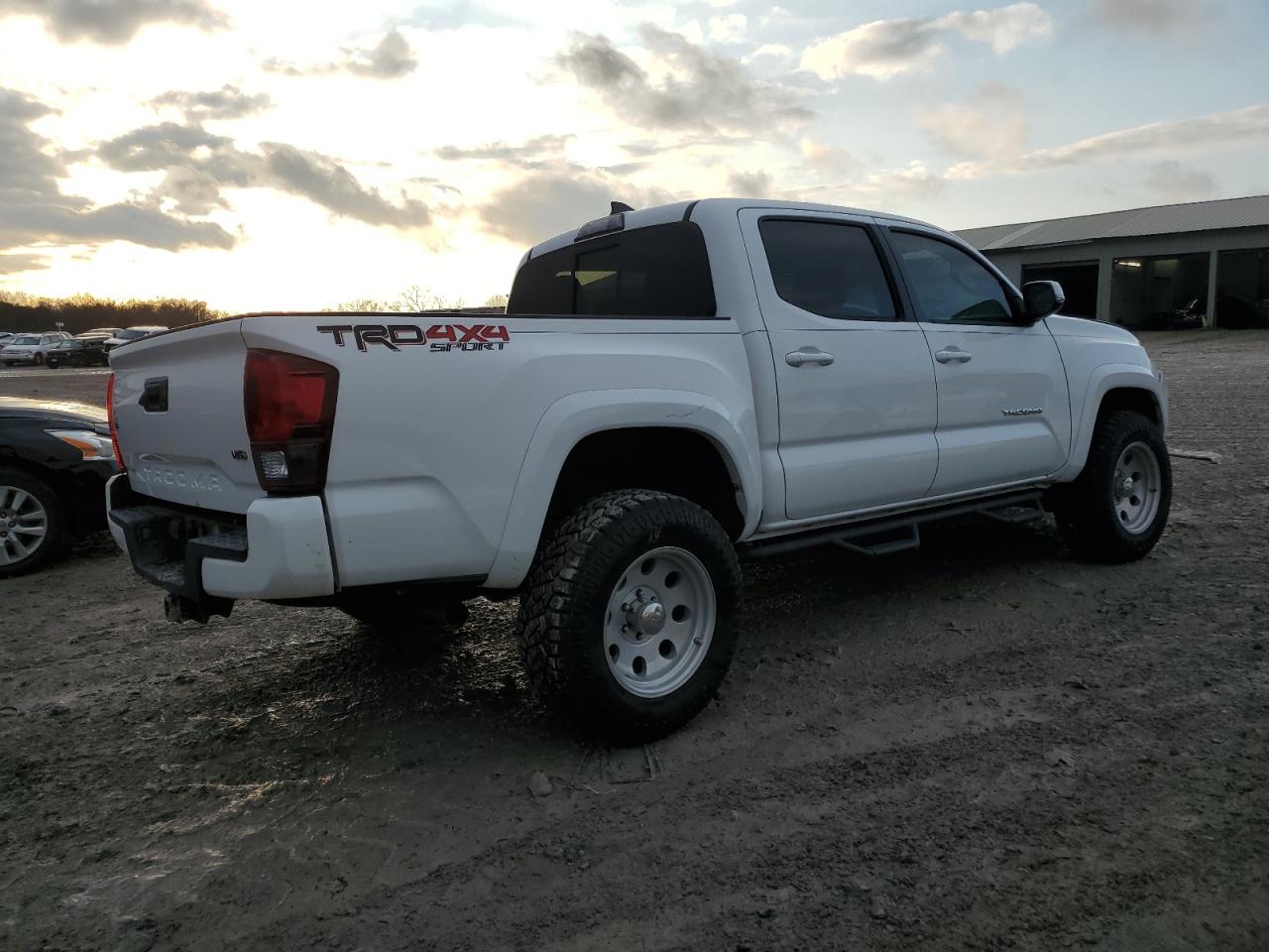 2019 Toyota Tacoma - Image 3