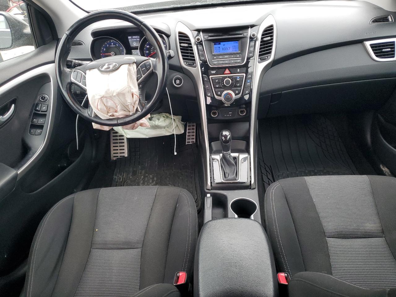 2016 Hyundai Elantra - Image 8