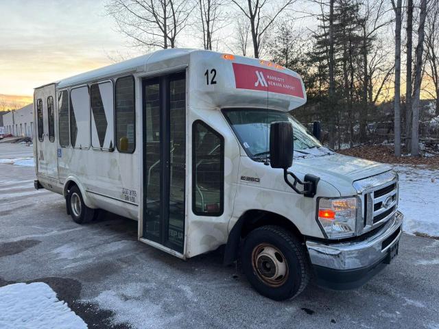 2021 Ford Econoline E350 Super Duty Cutaway Van