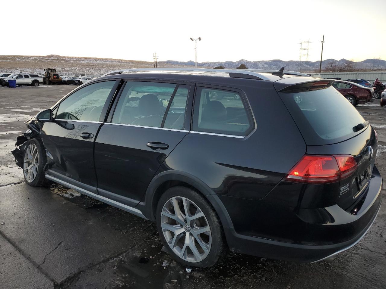 2017 Volkswagen Golf - Image 2