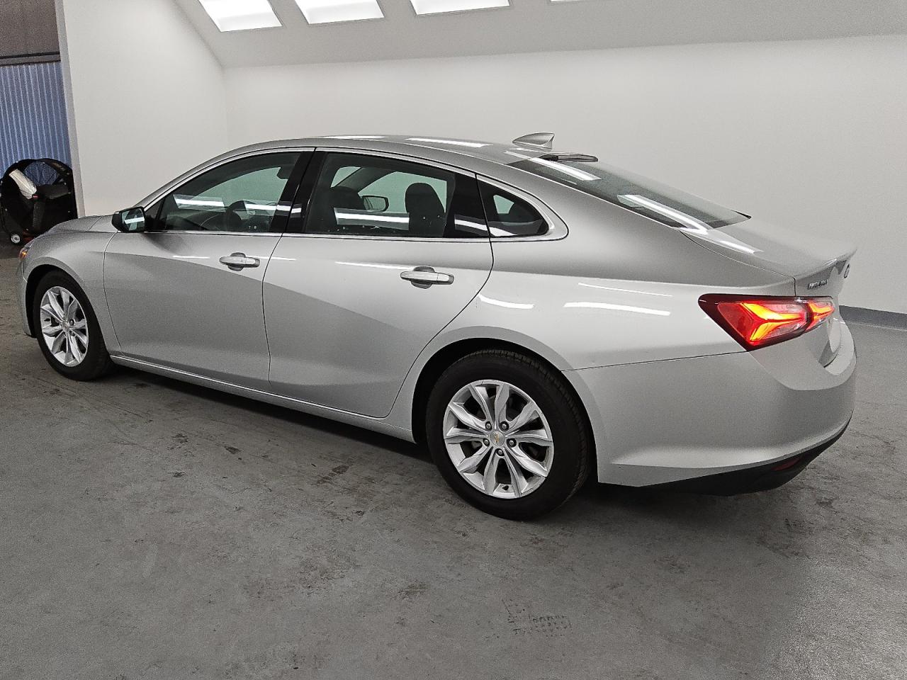 2022 Chevrolet Malibu - Image 2