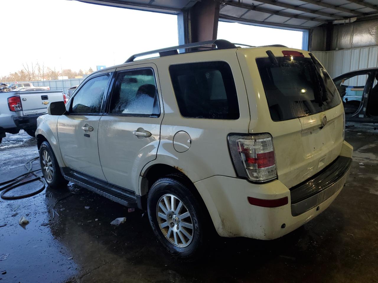 2011 Mercury Mariner - Image 2