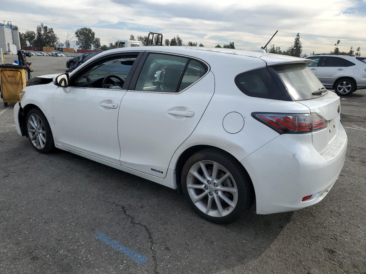 VIN JTHKD5BH4D2143118 2013 LEXUS CT 200 no.2