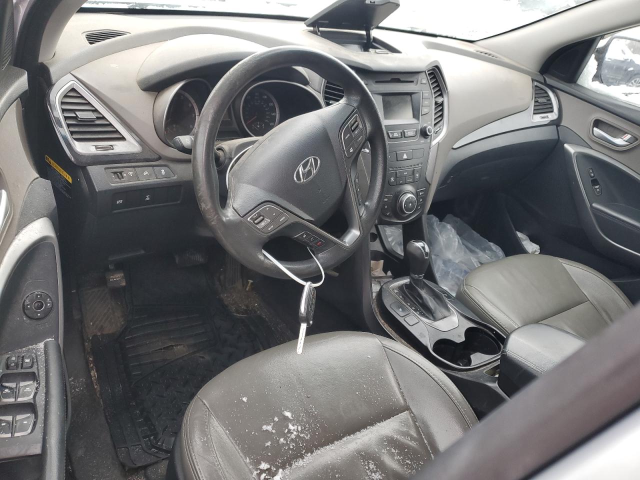 2015 Hyundai Santa Fe - Image 8
