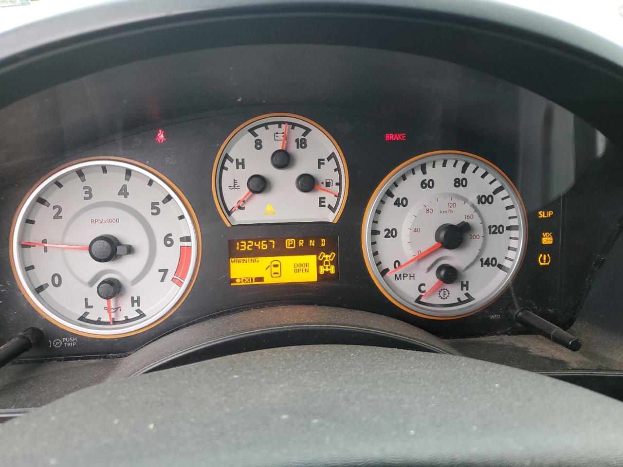 2010 Nissan Titan - Image 10