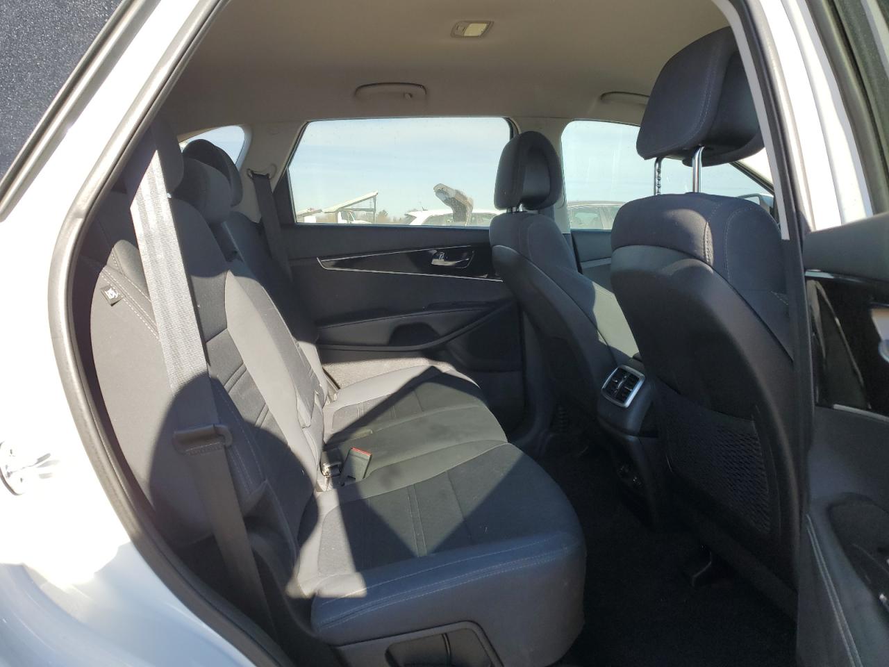 2016 Kia Sorento - Image 11