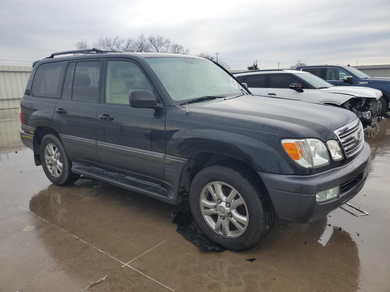 2005 Lexus LX - Image 4