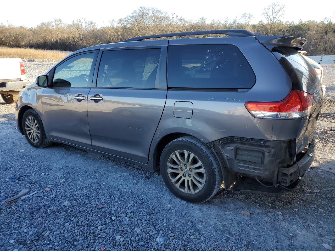 2014 Toyota Sienna - Image 2