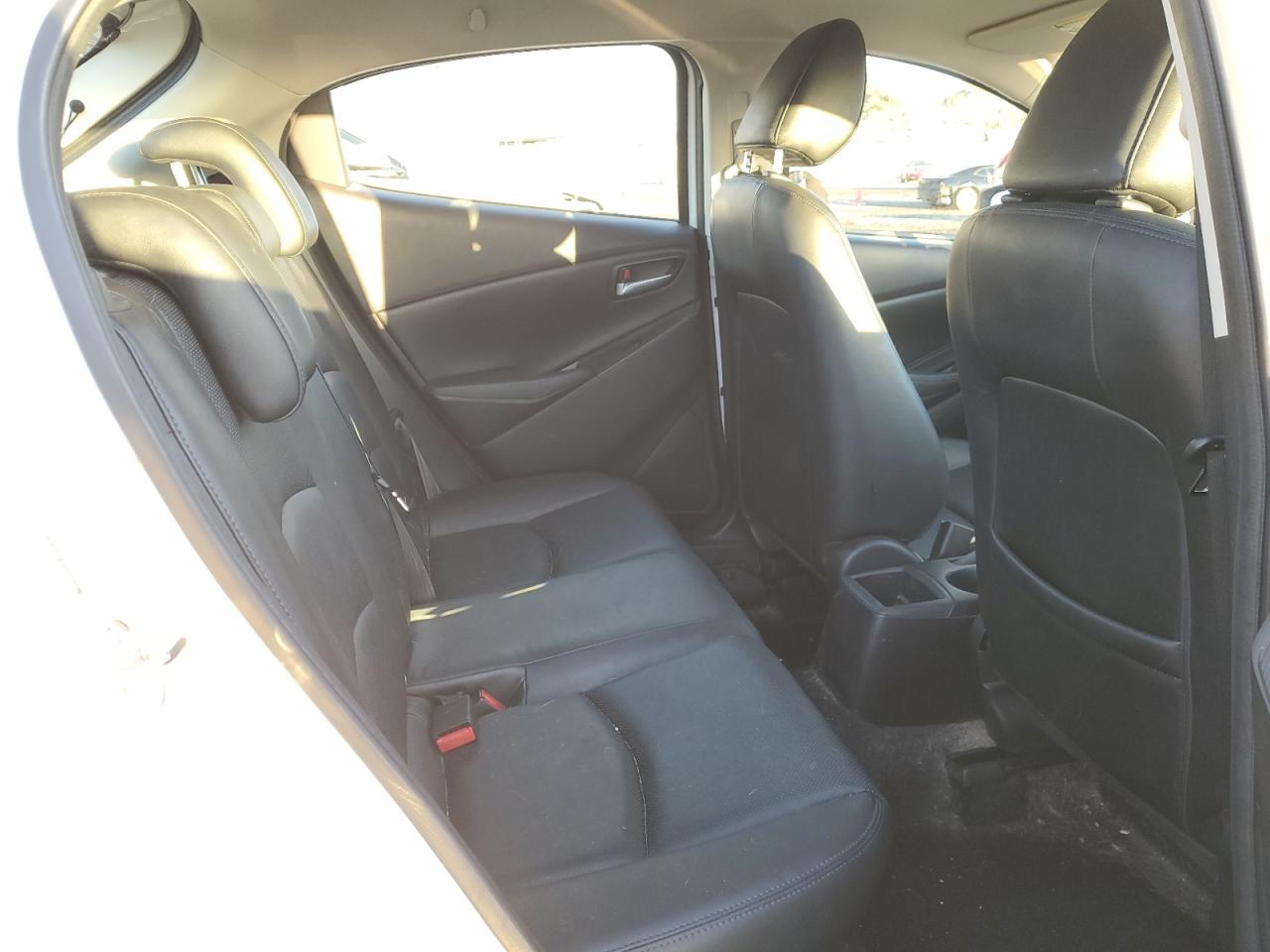 2020 Toyota Yaris - Image 10
