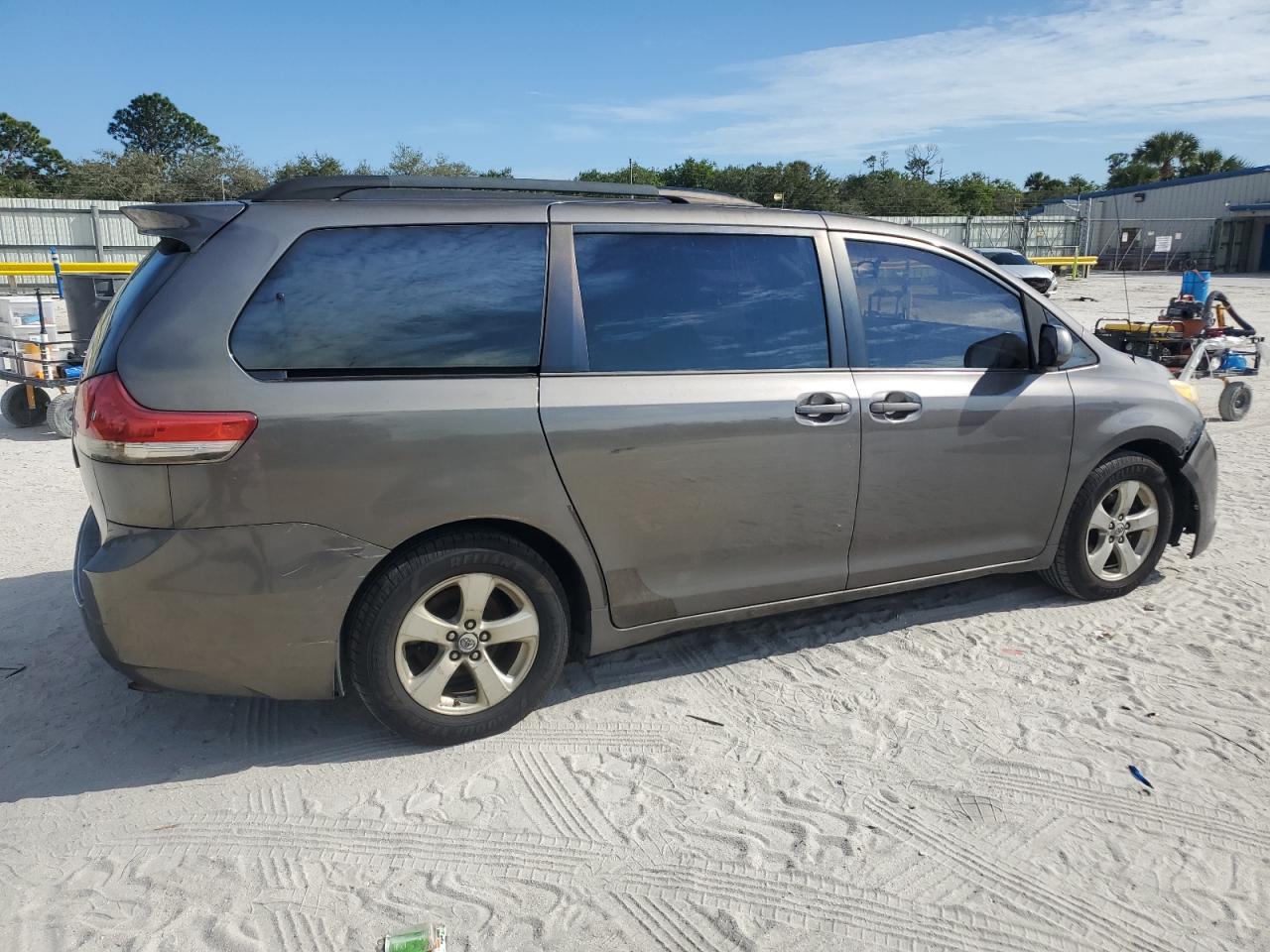2011 Toyota Sienna - Image 3
