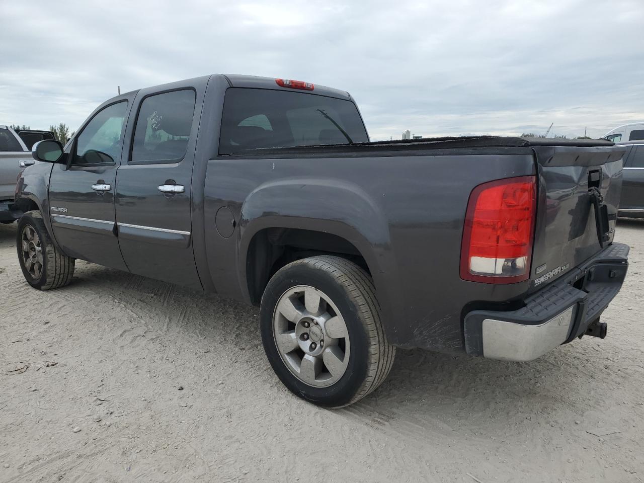 2011 GMC Sierra - Image 2