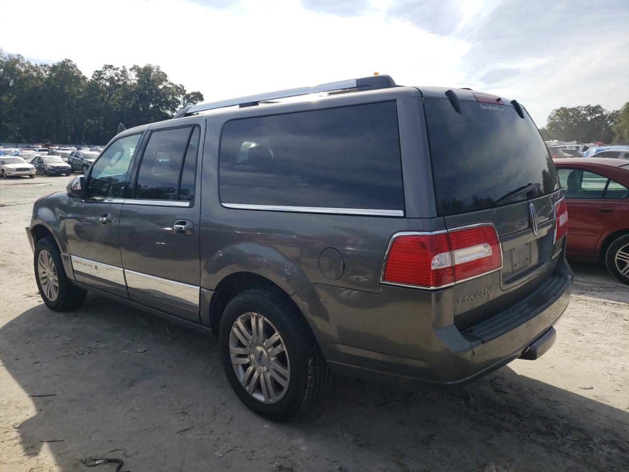 2012 Lincoln Navigator - Image 2
