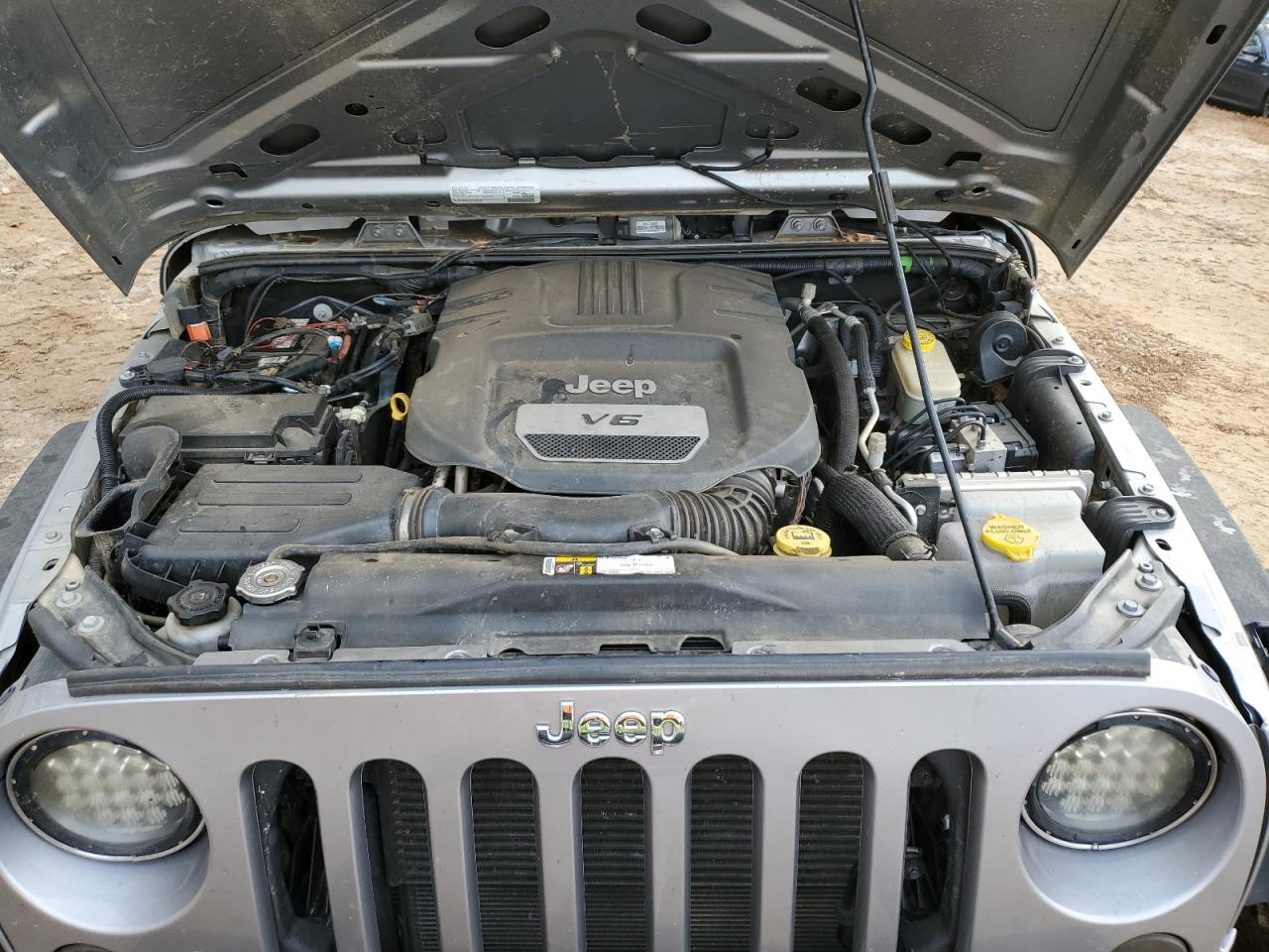 2016 Jeep Wrangler - Image 12