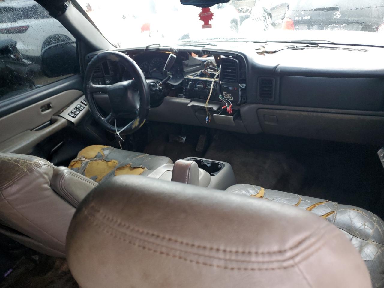 2001 Chevrolet Tahoe - Image 8