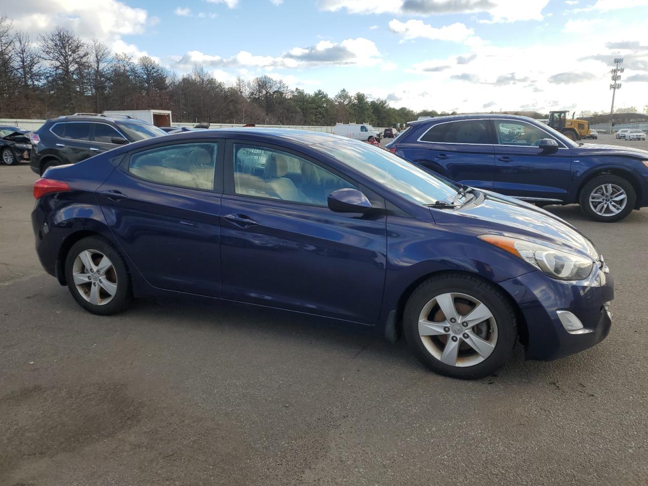 VIN 5NPDH4AE8DH418925 2013 HYUNDAI ELANTRA no.4