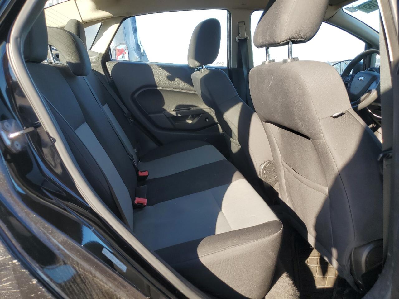 2015 Ford Fiesta - Image 10