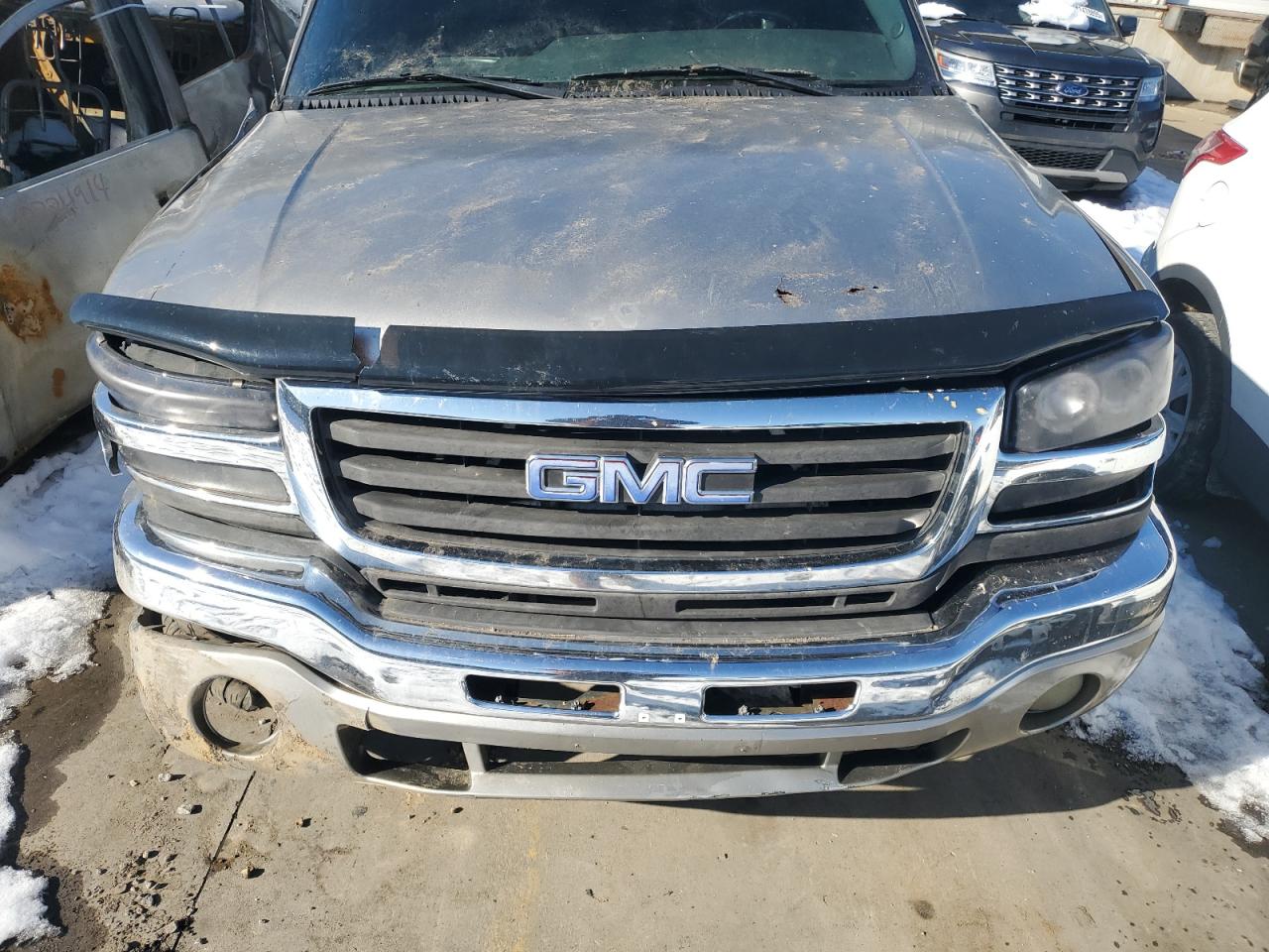 2003 GMC Sierra - Image 11