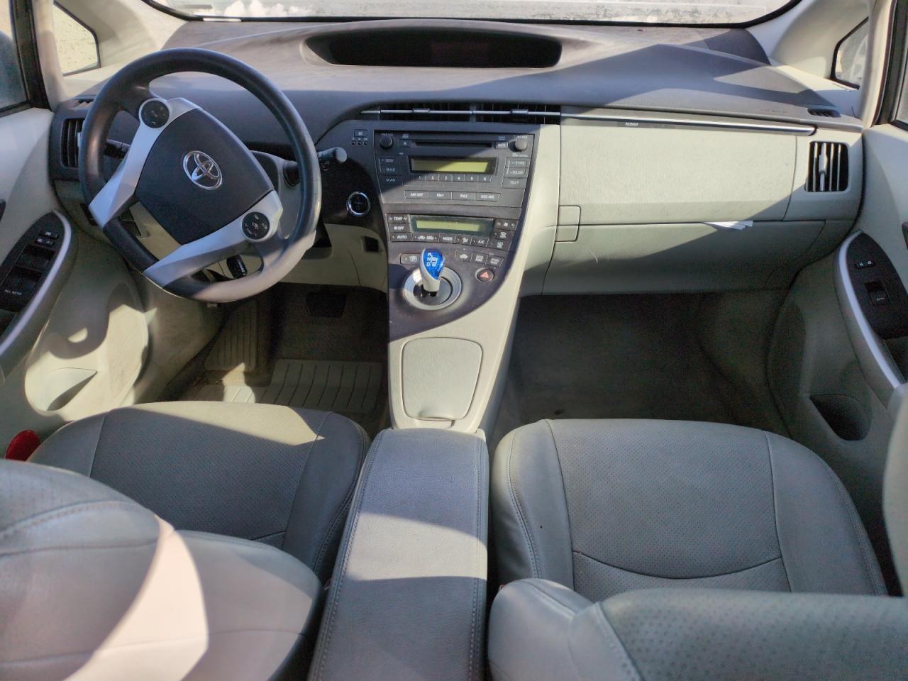2010 Toyota Prius - Image 8