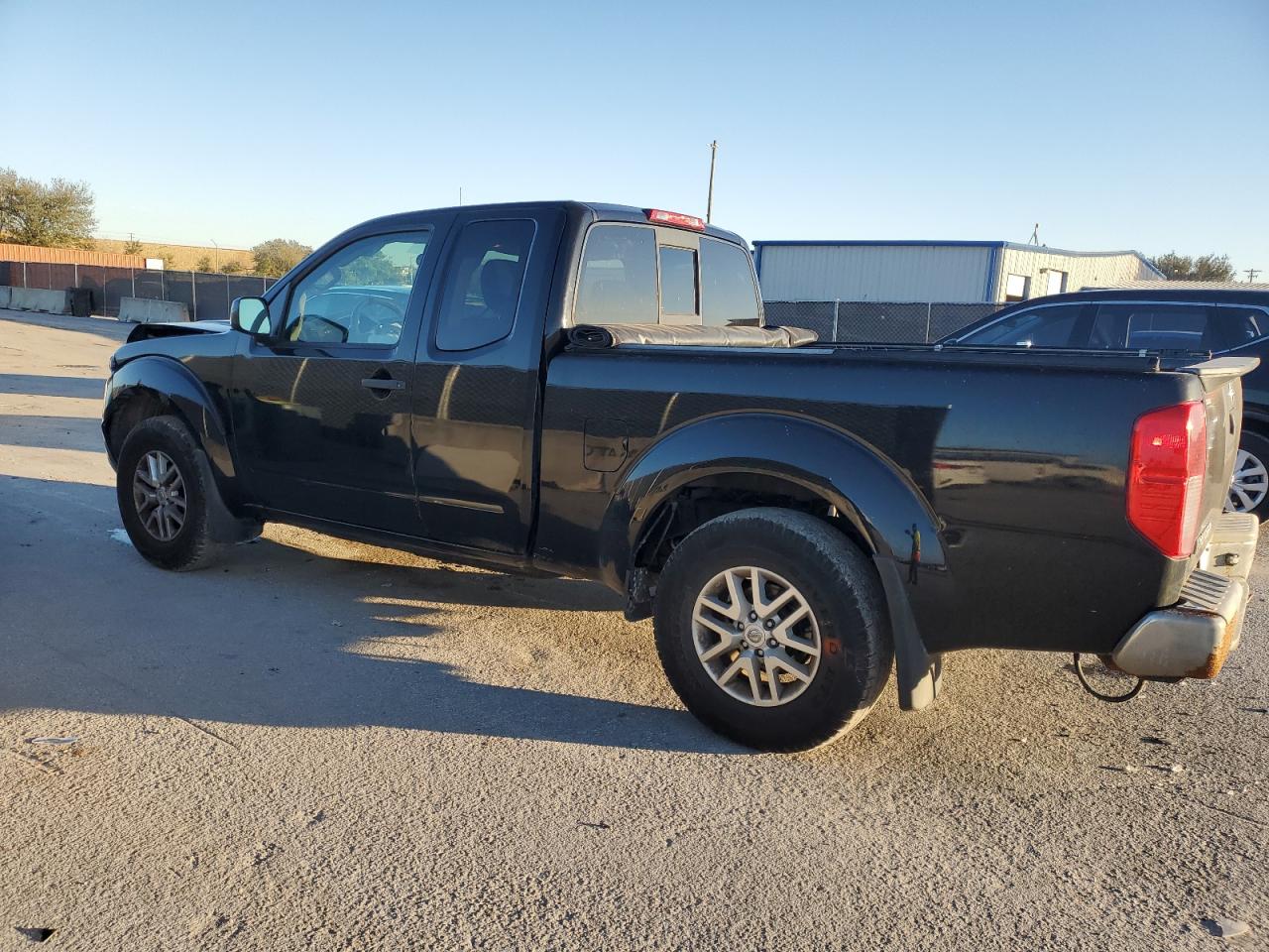 2017 Nissan Navara (Frontier) - Image 2