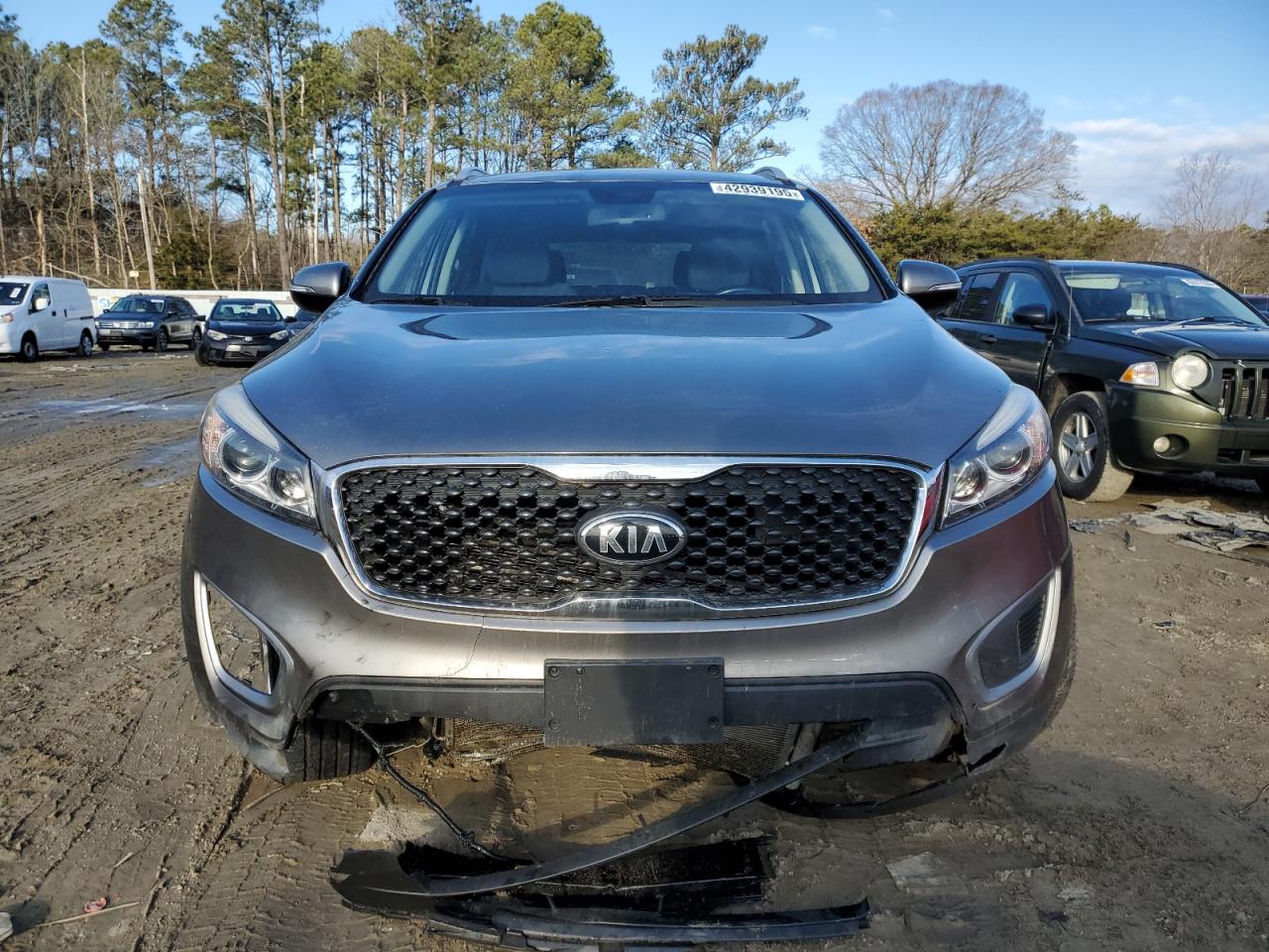 2016 Kia Sorento - Image 5