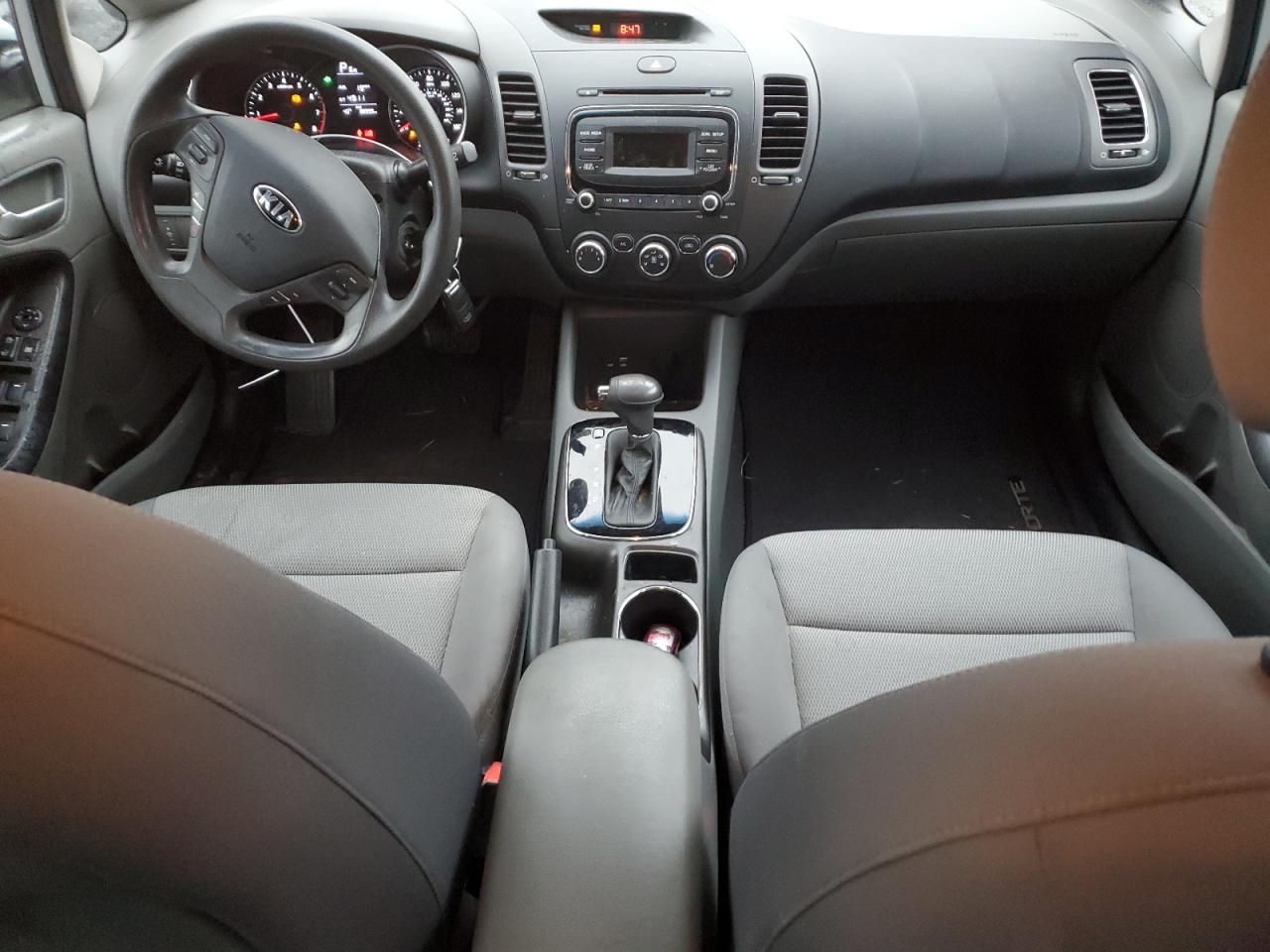 2017 Kia Forte - Image 8