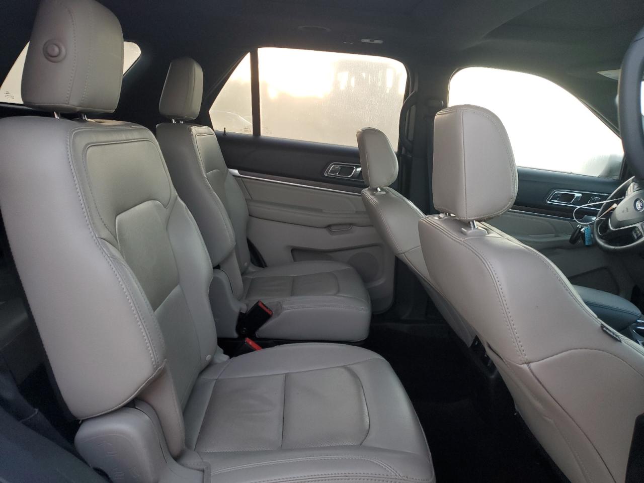 2018 Ford Explorer - Image 11