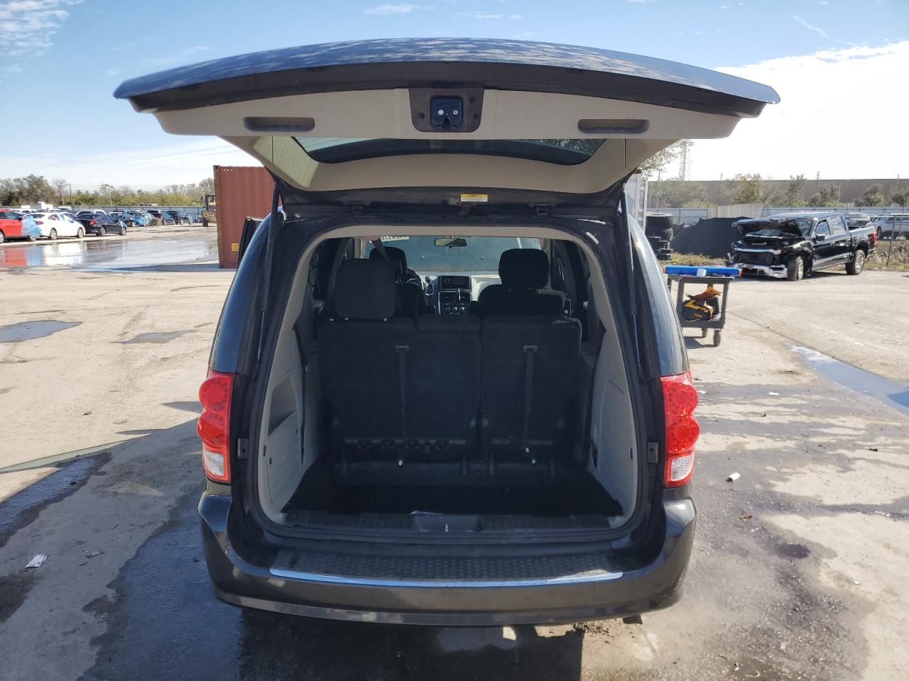 2012 Dodge Caravan - Image 6