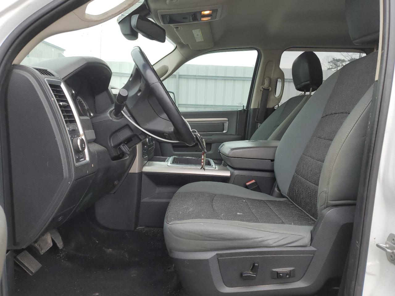 2015 RAM 1500 - Image 7