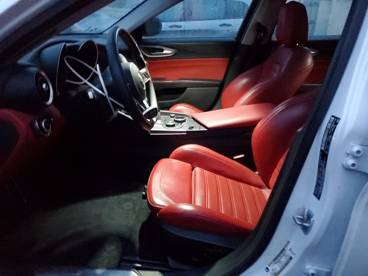 2018 Alfa Romeo Giulia - Image 7