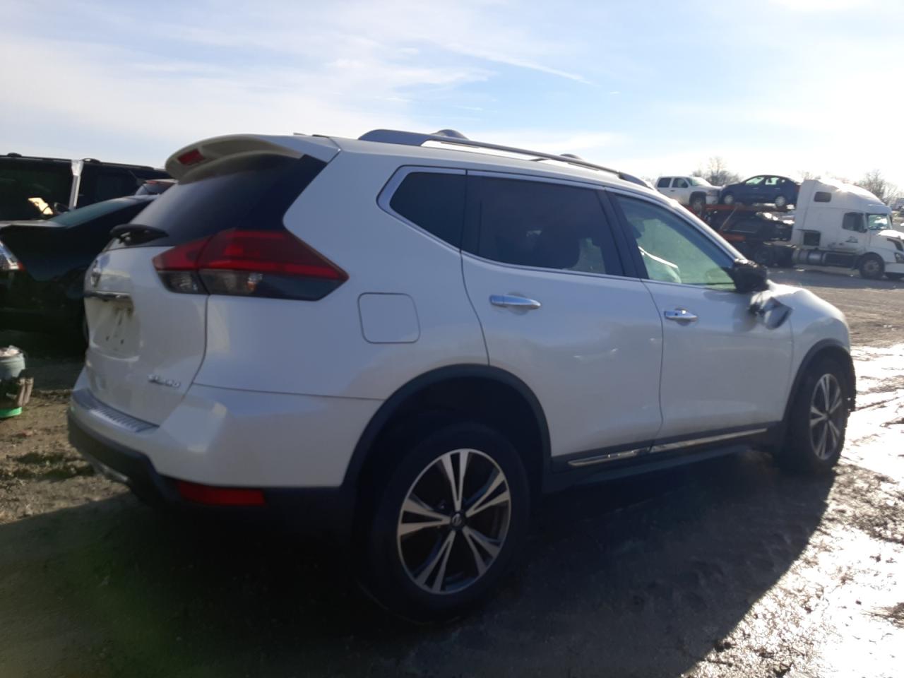 2017 Nissan Rogue - Image 3
