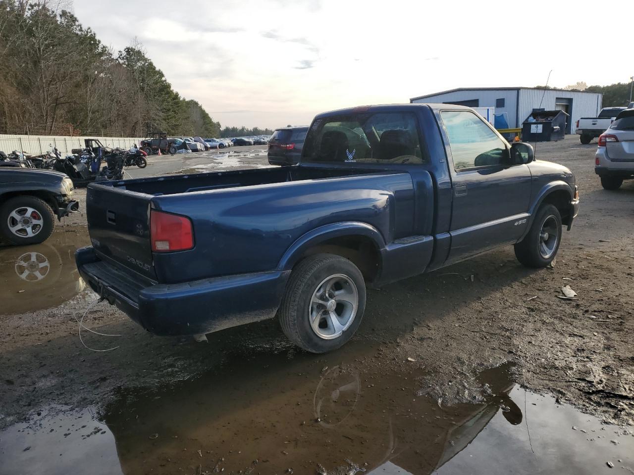 2002 Chevrolet S-10 Pickup - Image 3