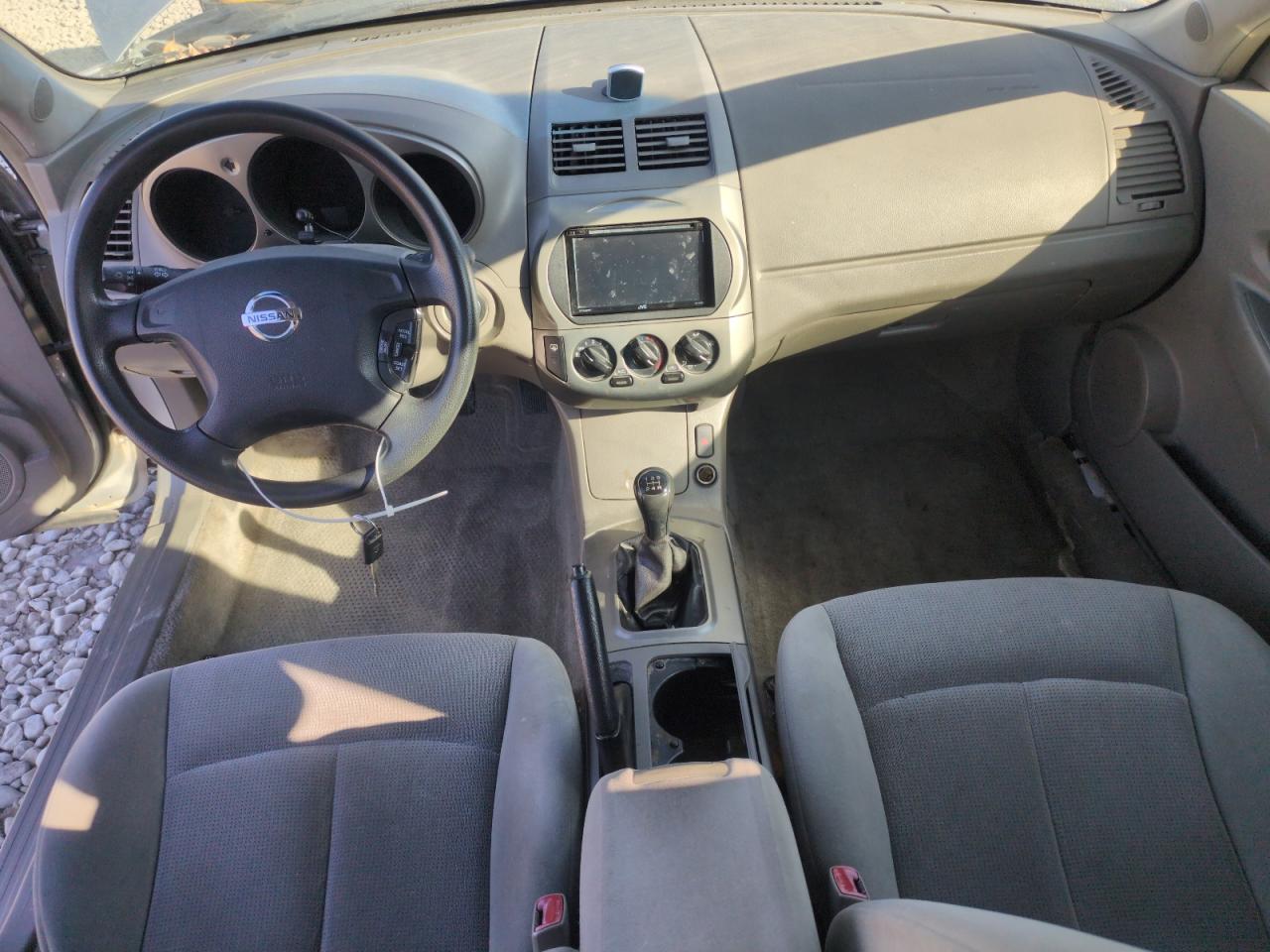 2003 Nissan Altima - Image 8