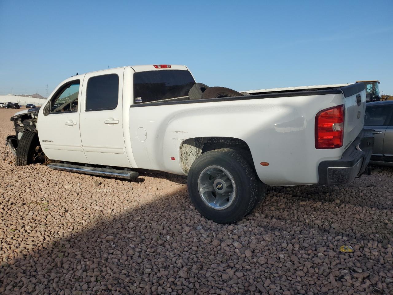 2011 Chevrolet Silverado - Image 3