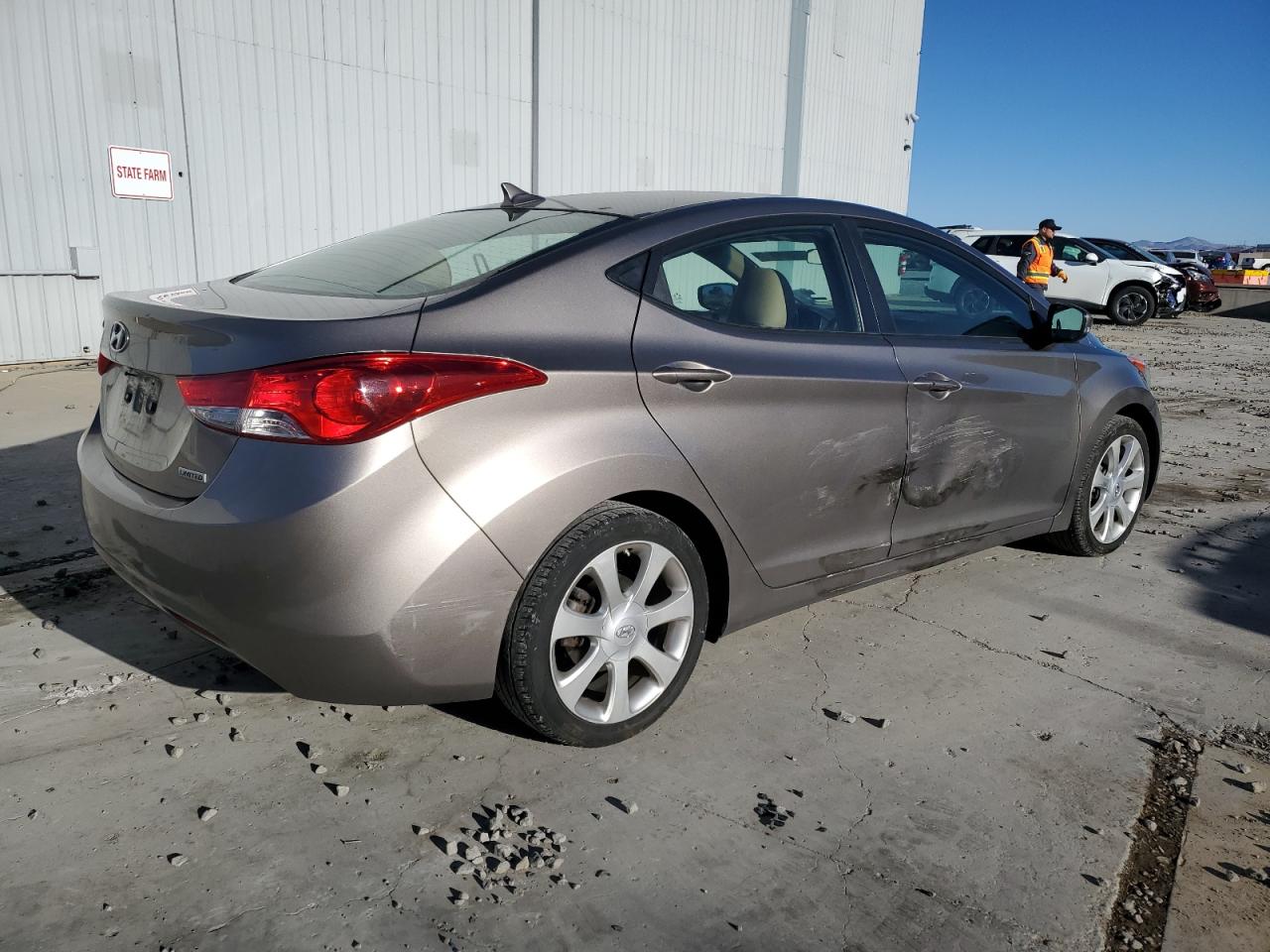 2012 Hyundai Elantra - Image 3