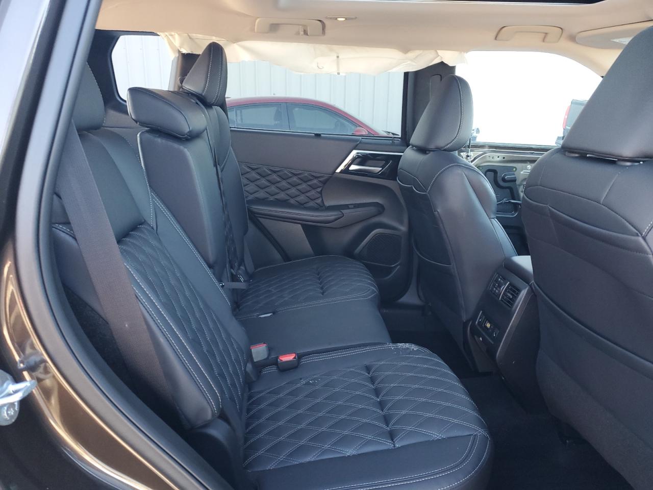 2024 Mitsubishi Outlander - Image 11