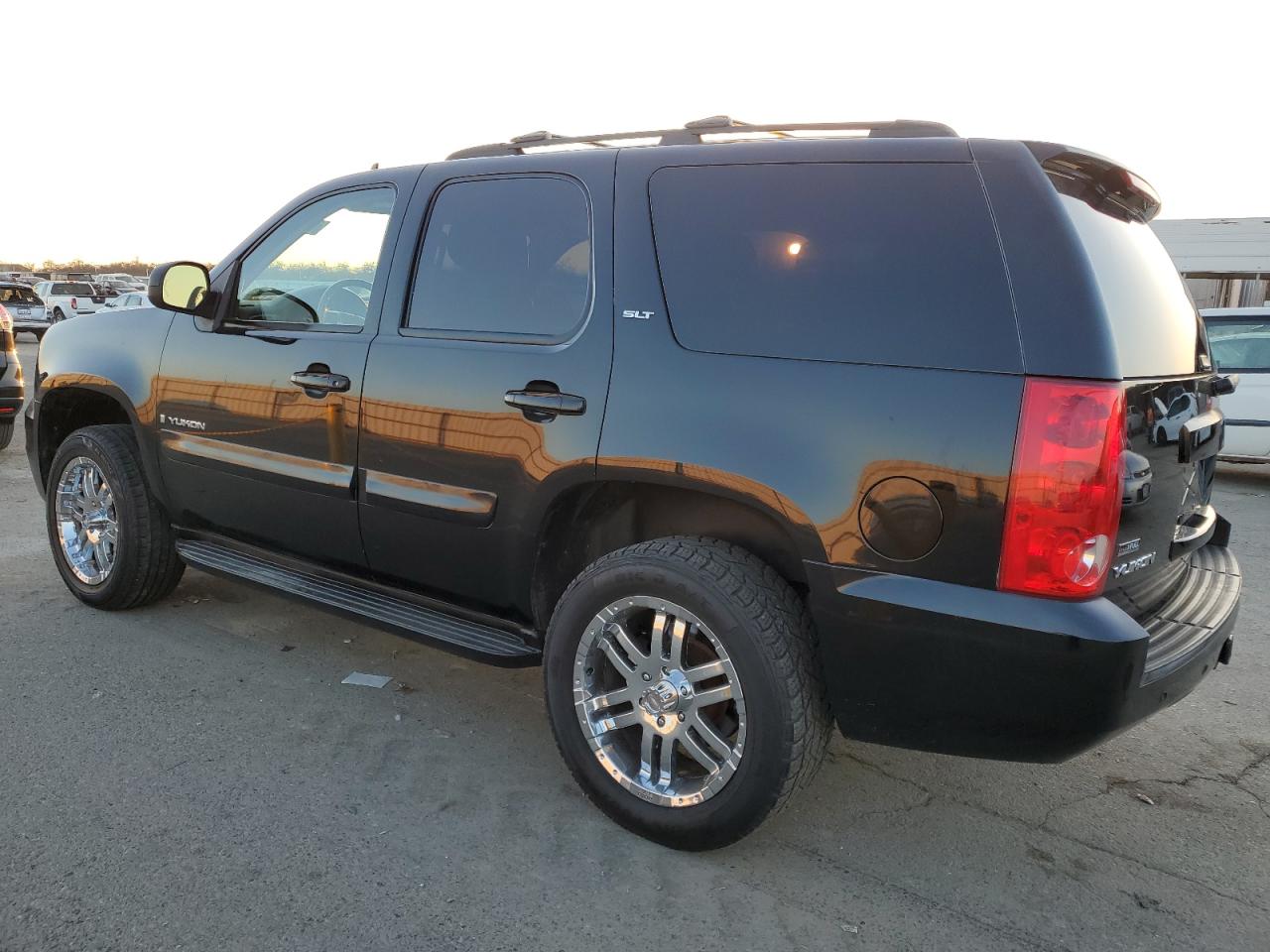2007 GMC Yukon - Image 2