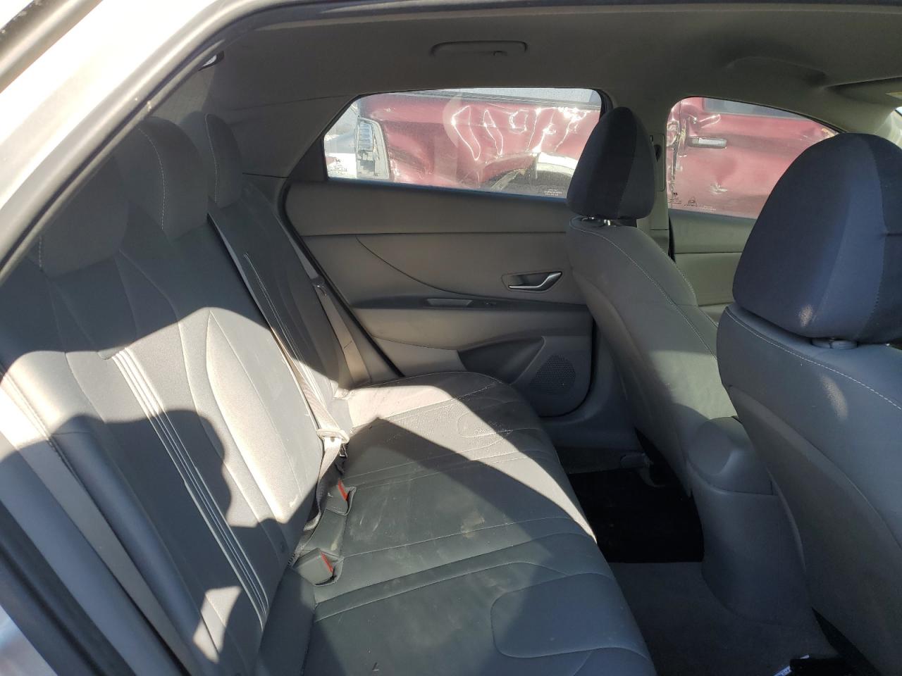2022 Hyundai Elantra - Image 10