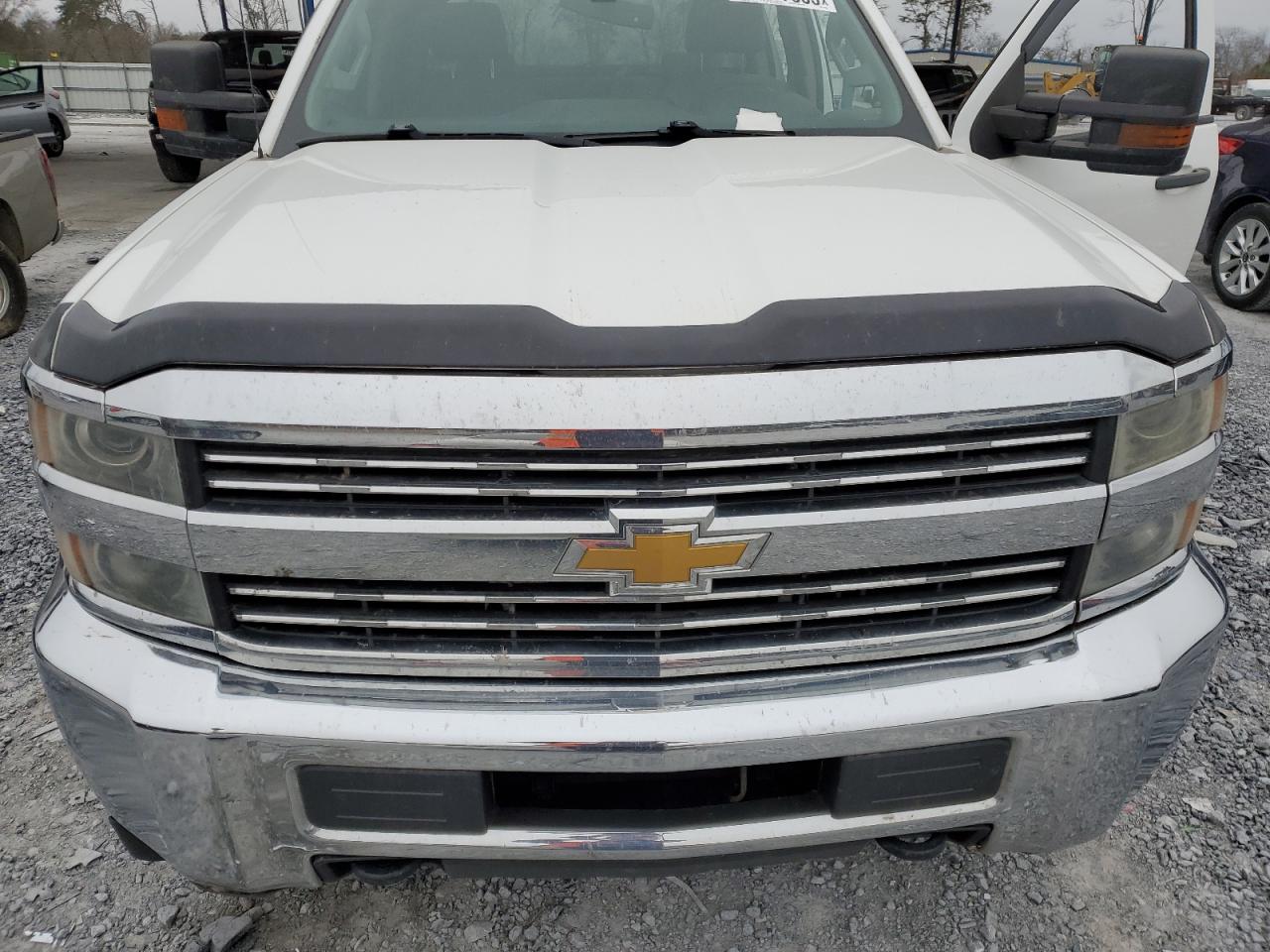2015 Chevrolet Silverado - Image 11