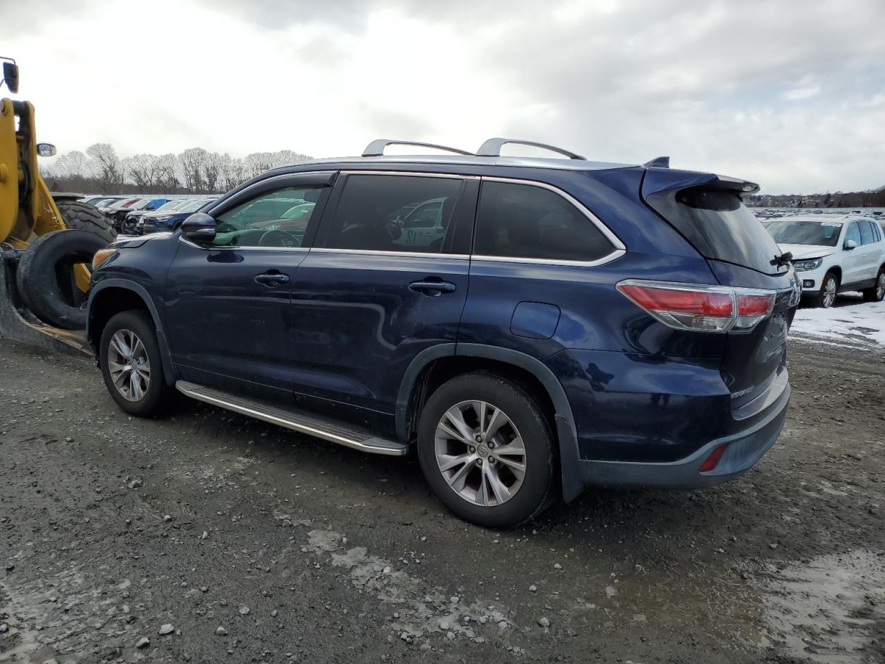 2015 Toyota Highlander - Image 2