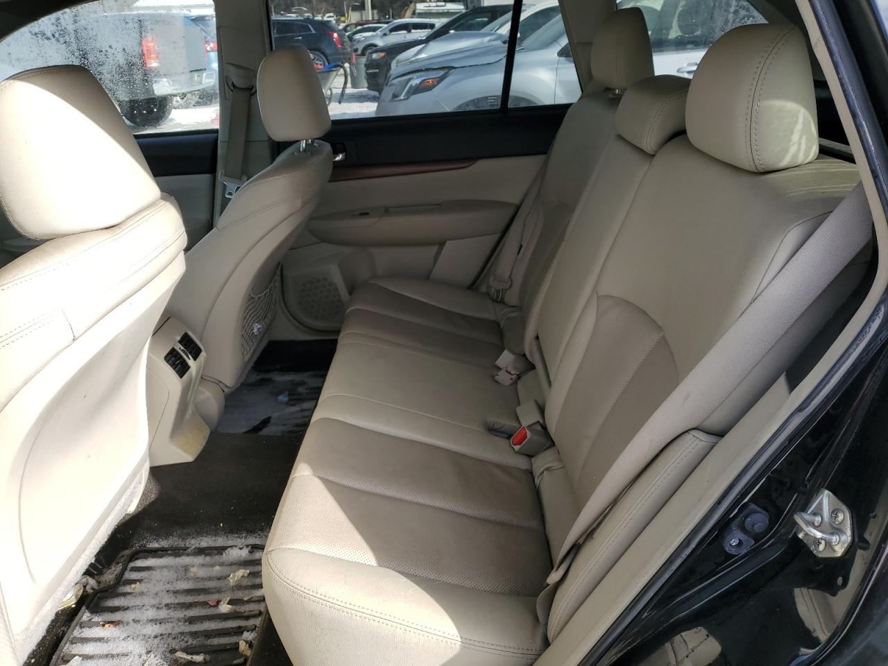 2013 Subaru Outback - Image 10