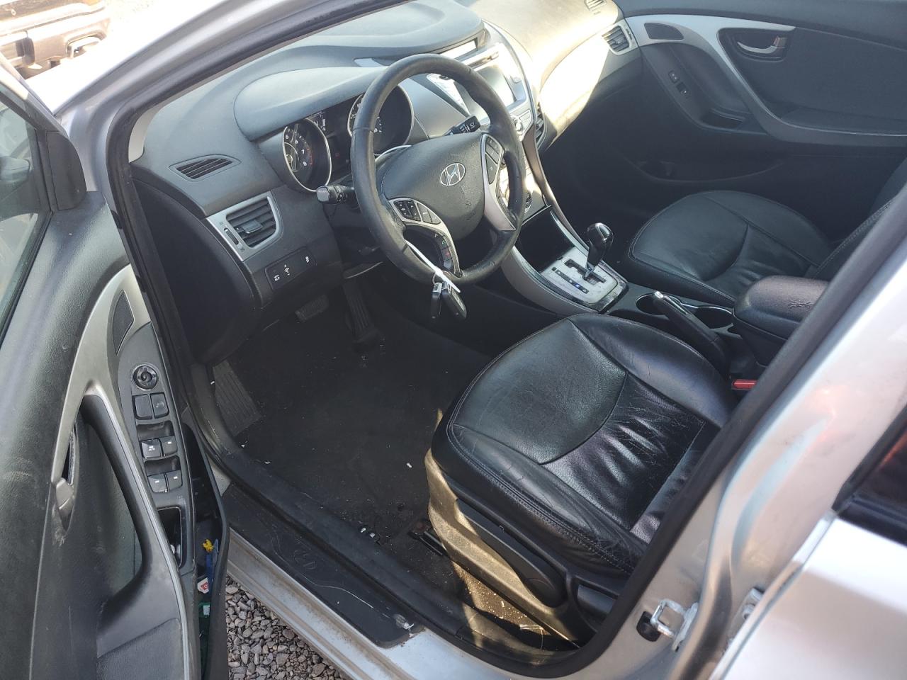 2012 Hyundai Elantra - Image 8