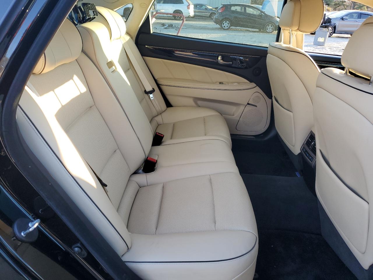 2016 Hyundai Equus - Image 10