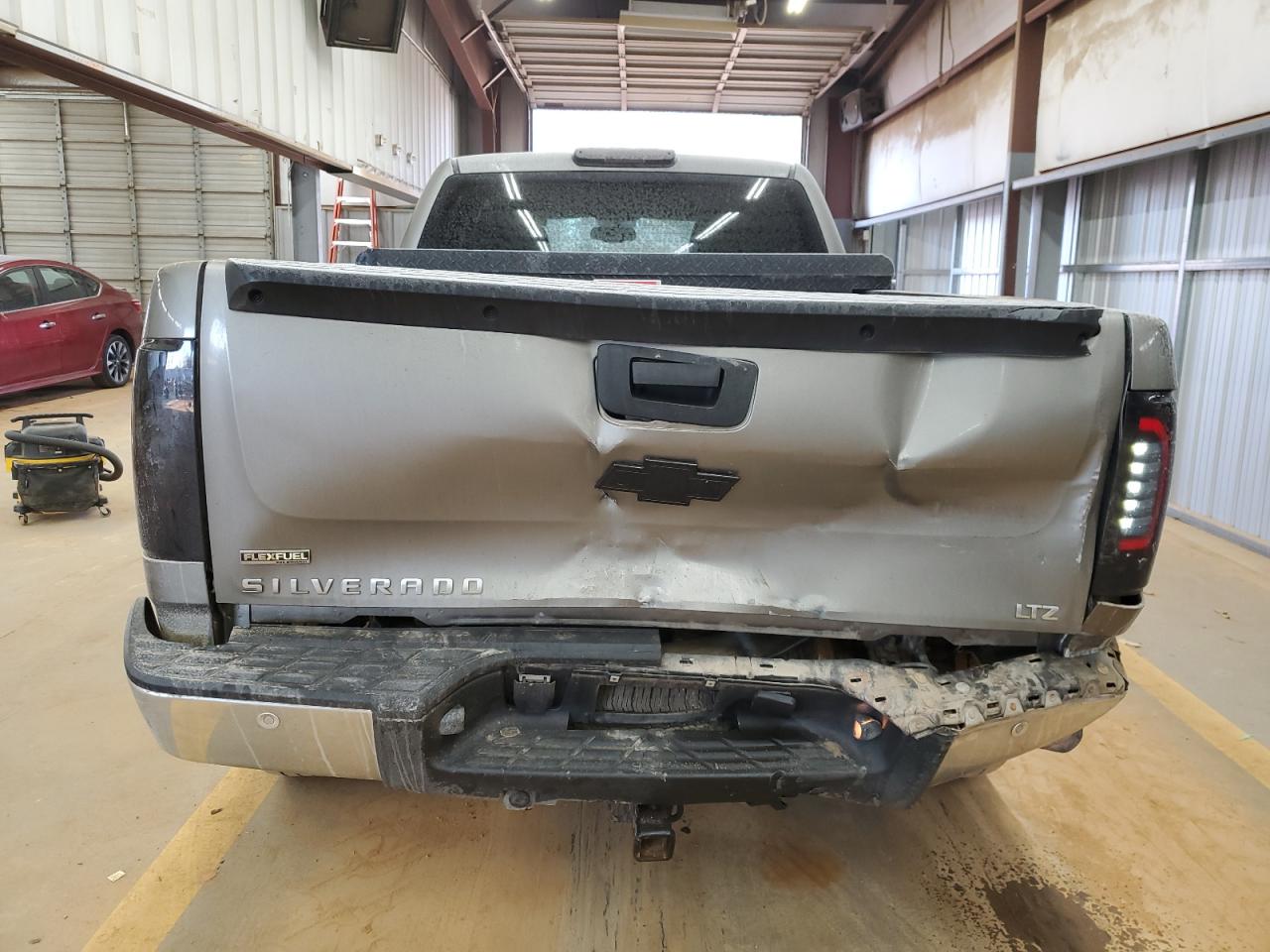2007 Chevrolet Silverado - Image 6