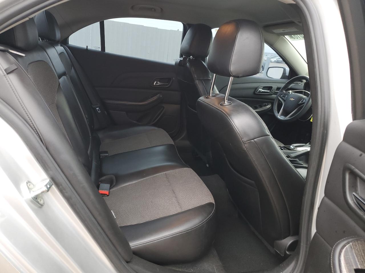 2015 Chevrolet Malibu - Image 10