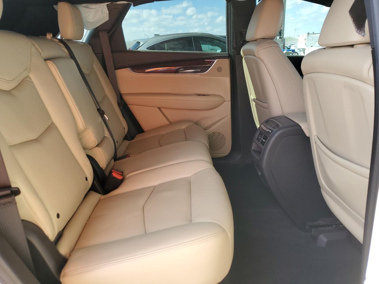 2018 Cadillac XT5 - Image 11
