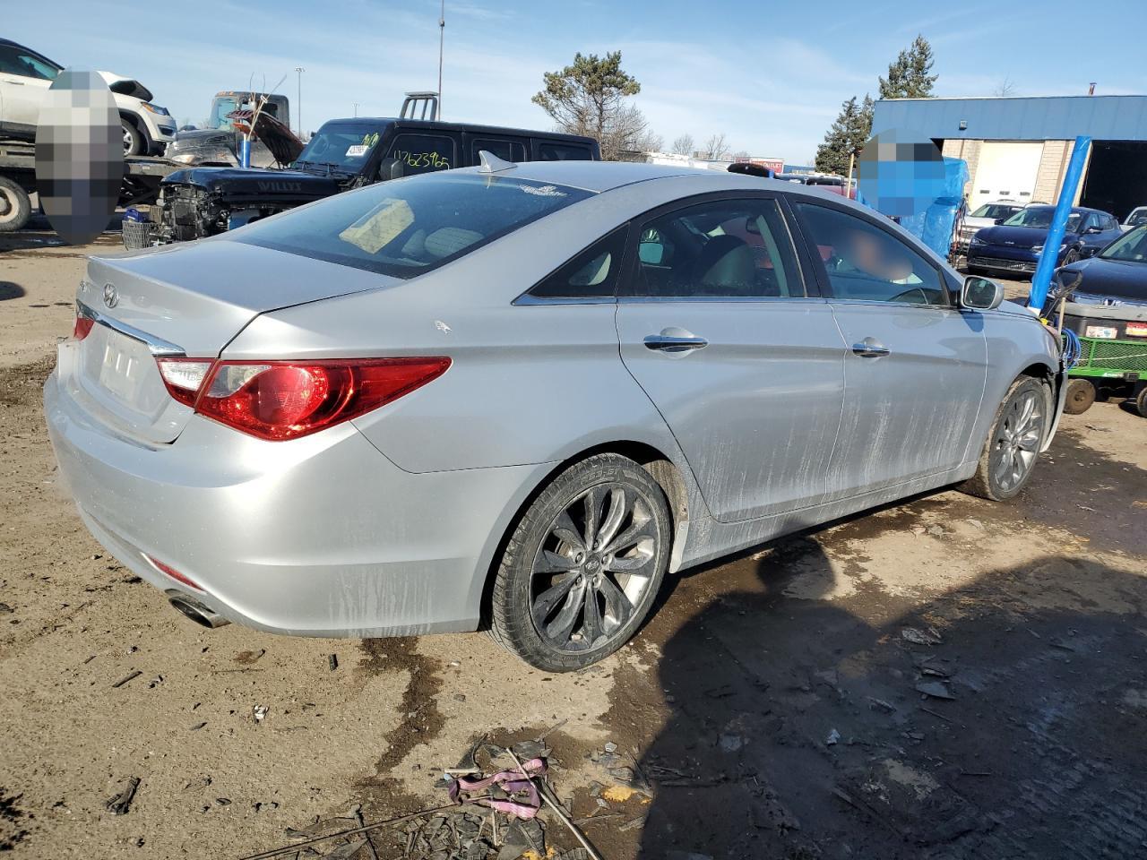 2011 Hyundai Sonata - Image 3